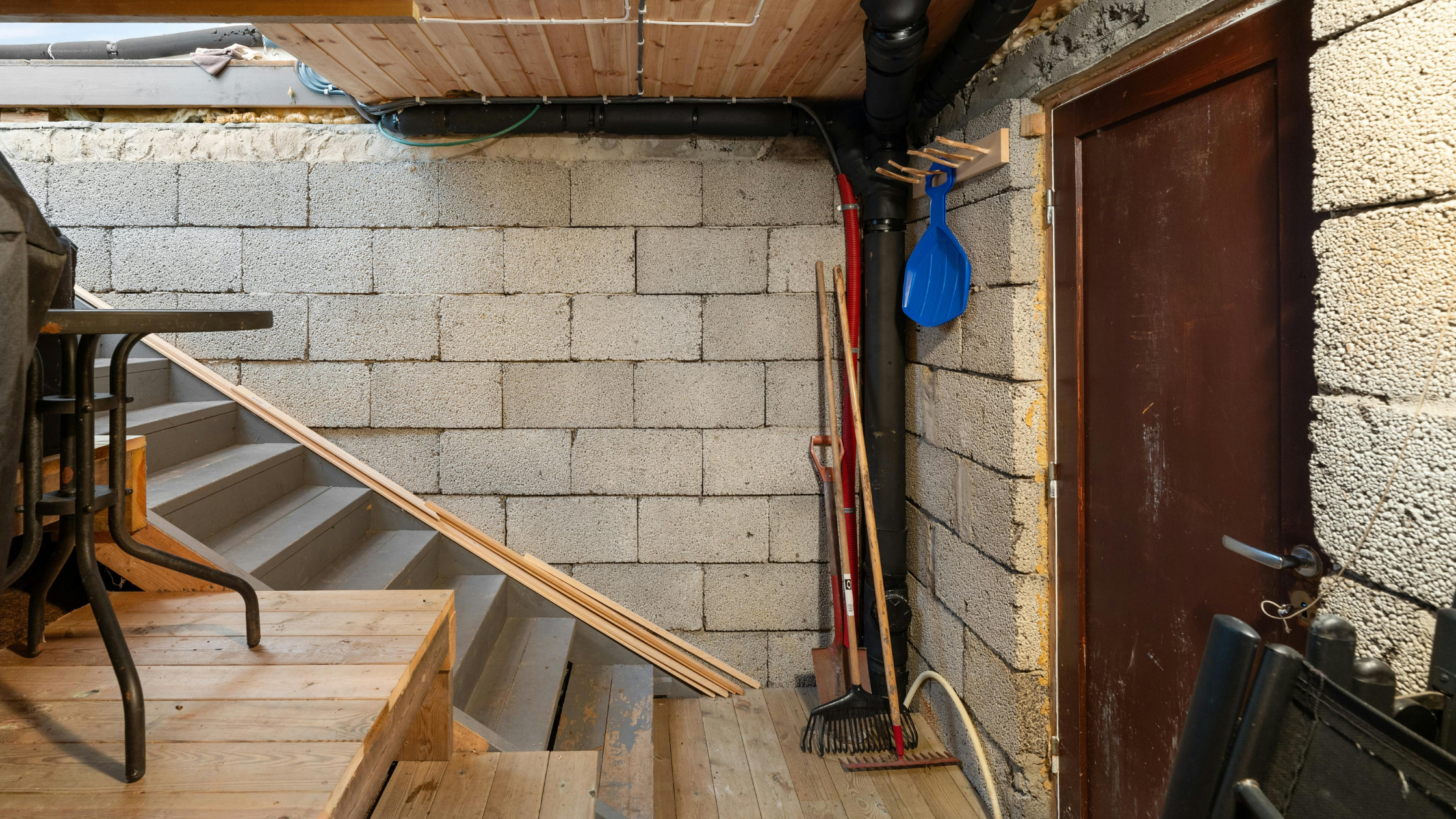 Basement Construction | A basement with stairs